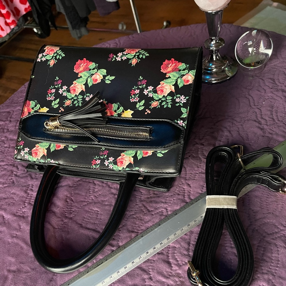 NWOT Handbag black with flower print - Picture 1 of 9